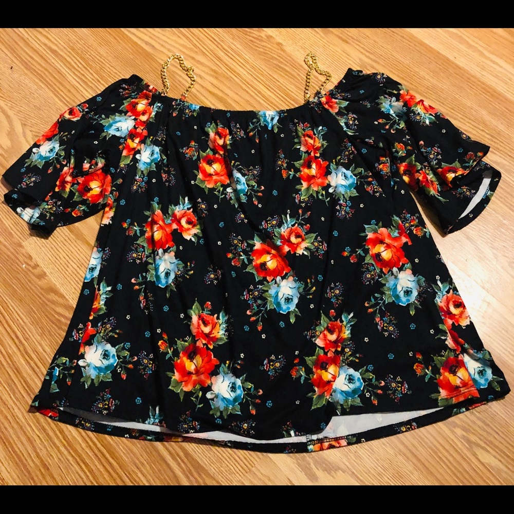 Cold shoulder too with chain straps